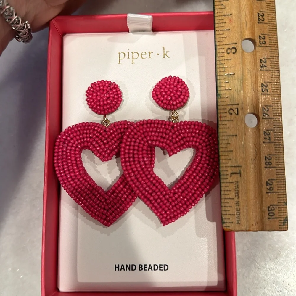 NIB hand beaded heart earrings - Picture 2 of 2